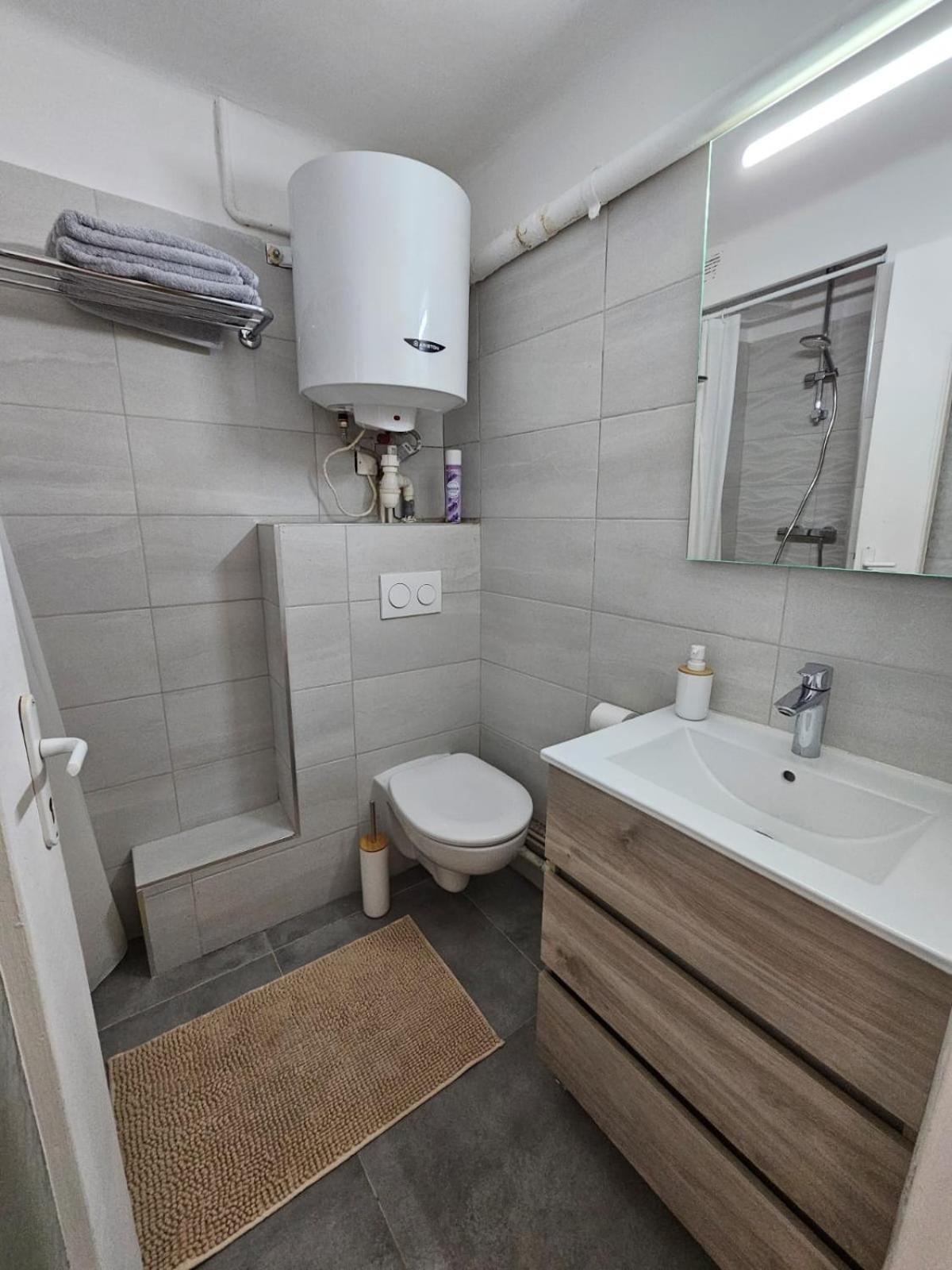 Provencal-Style Apartment Αιξ-αν-Προβάνς Εξωτερικό φωτογραφία